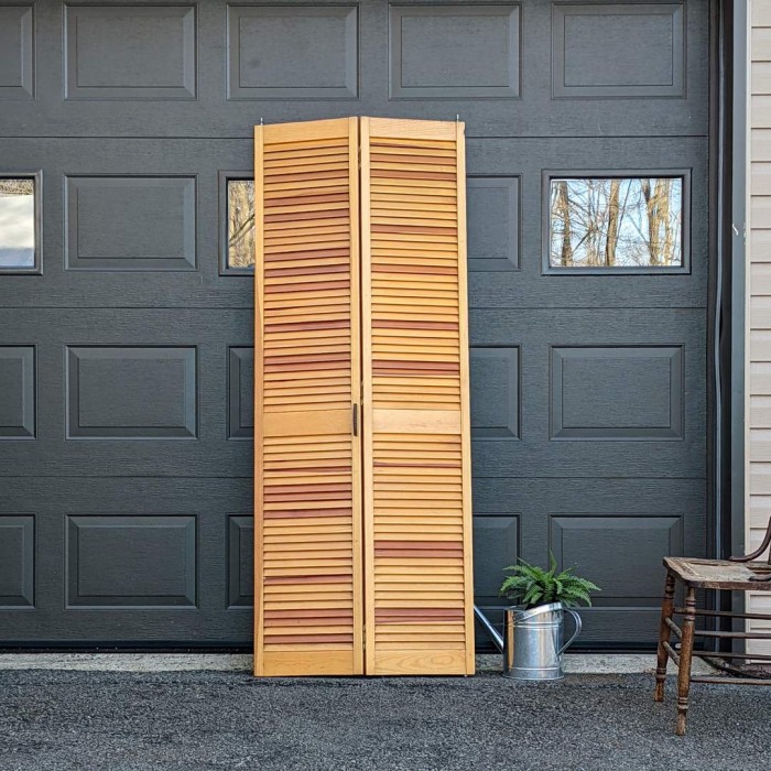 Porte pliante persienne en bois